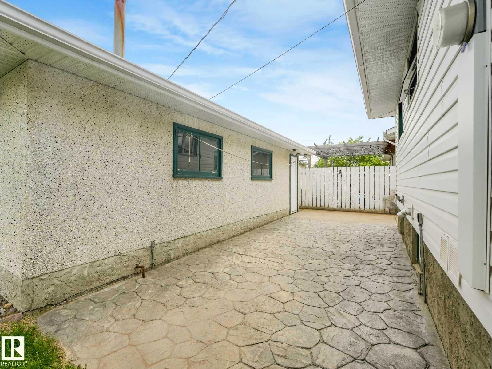 15916 88B AV NW - 14