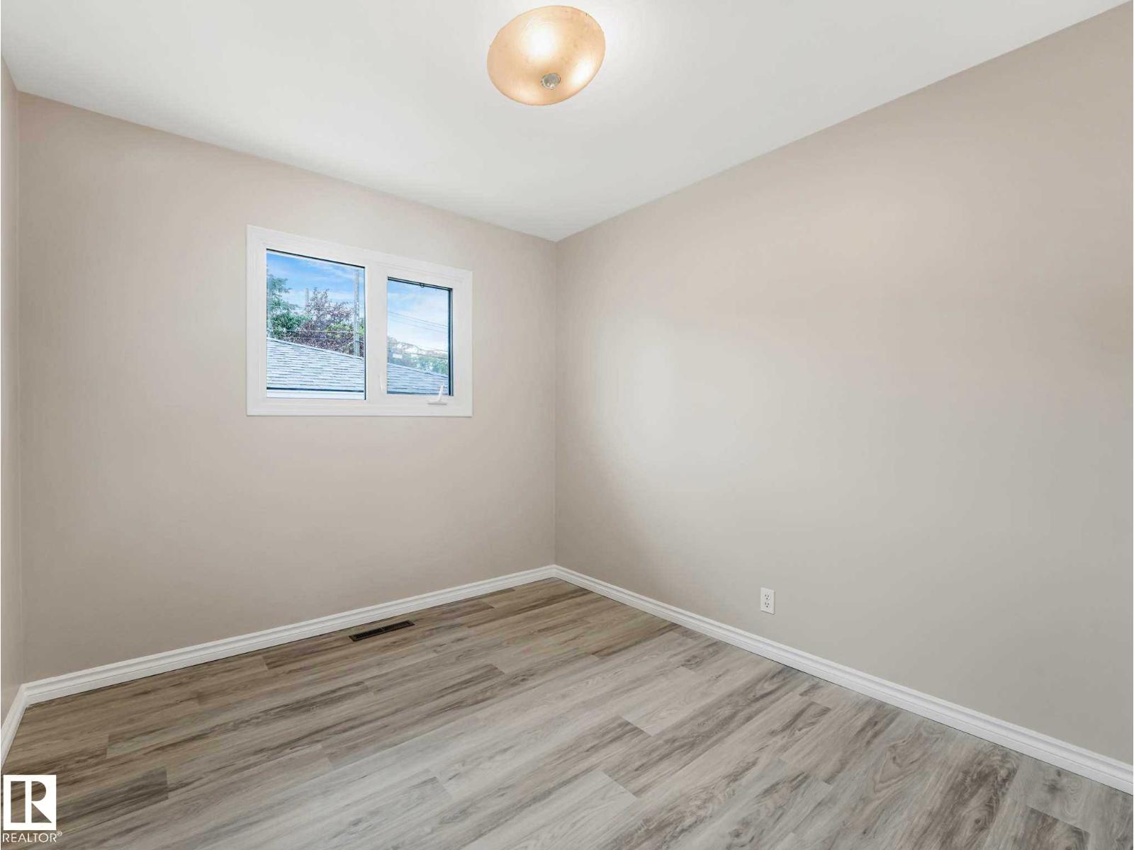 15916 88B AV NW - 29