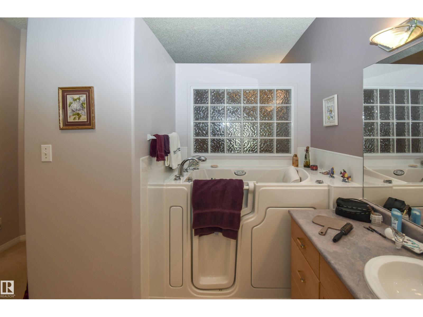 24 Longview PL - 24