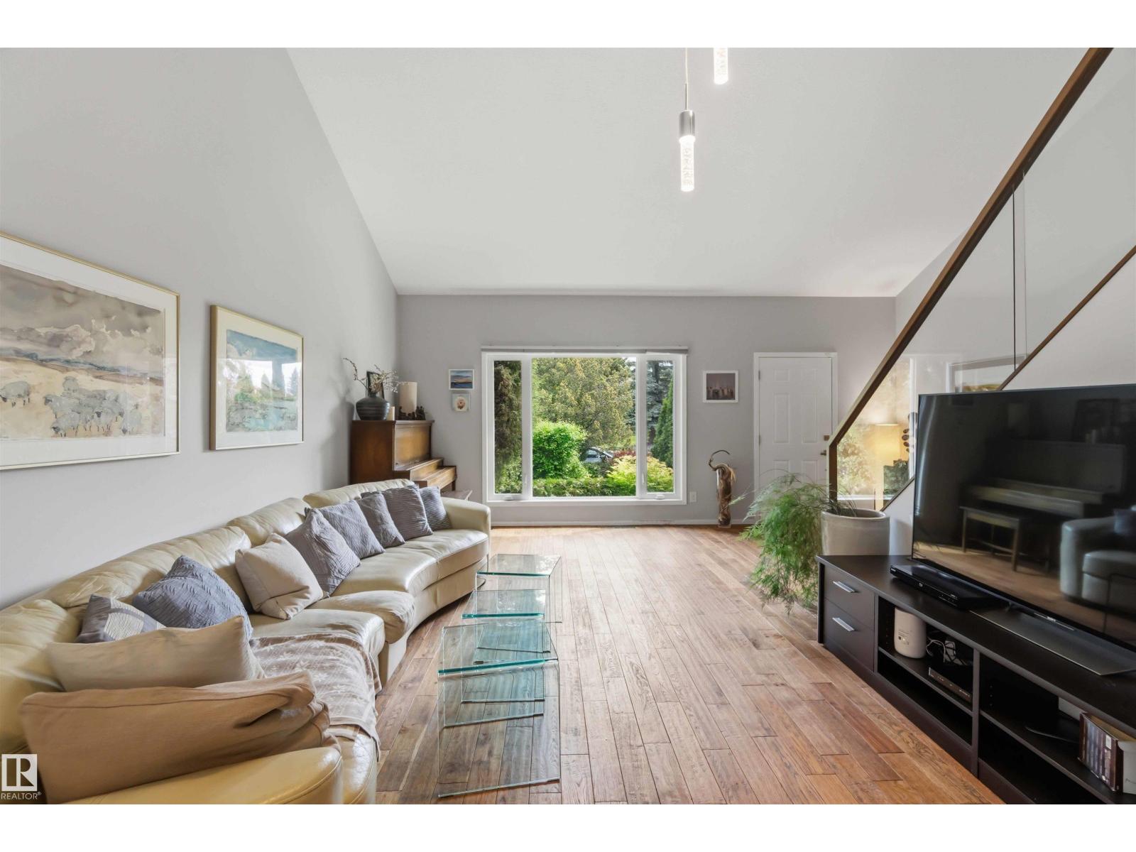 1832 104A ST NW - 10