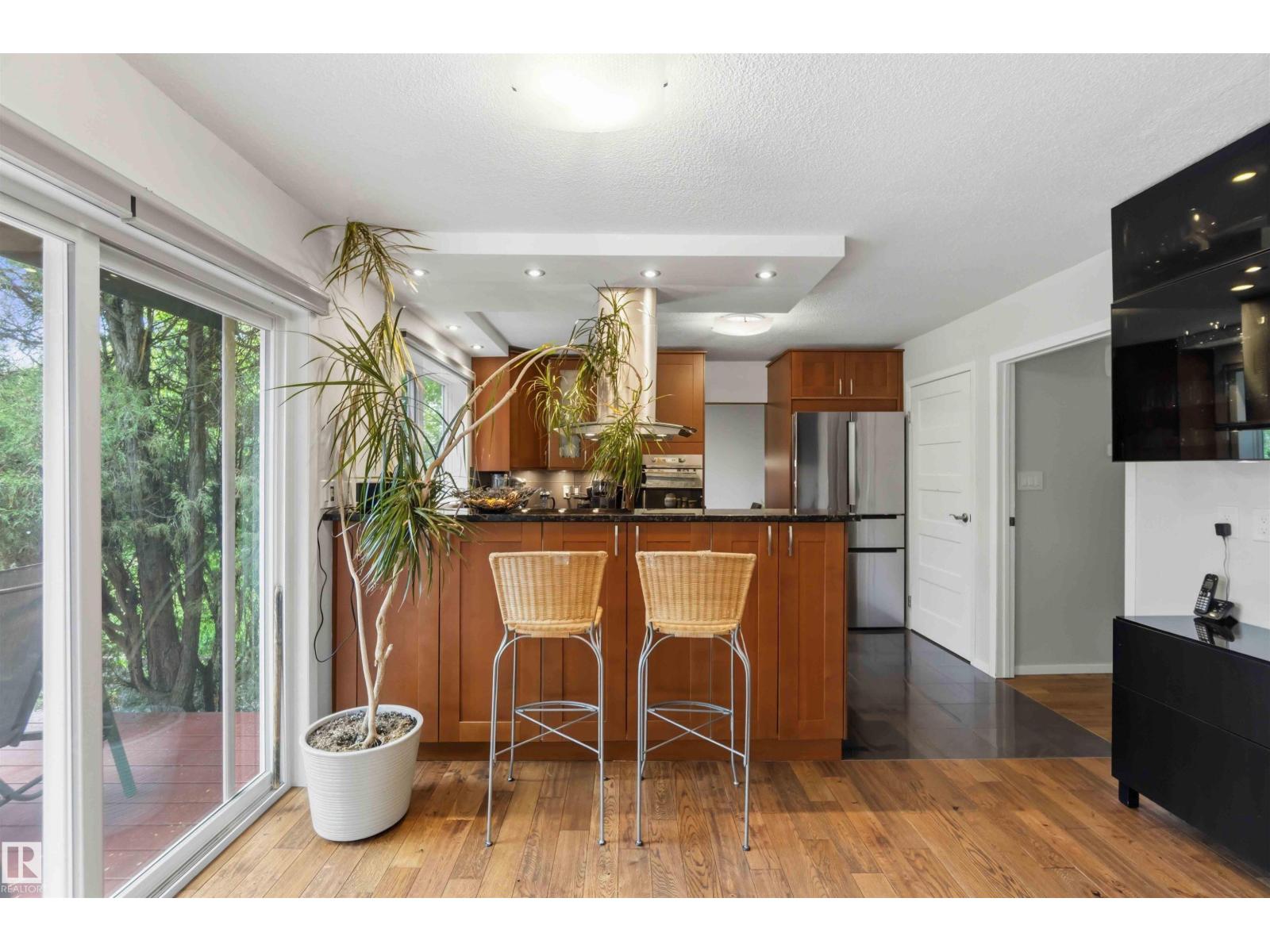1832 104A ST NW - 18