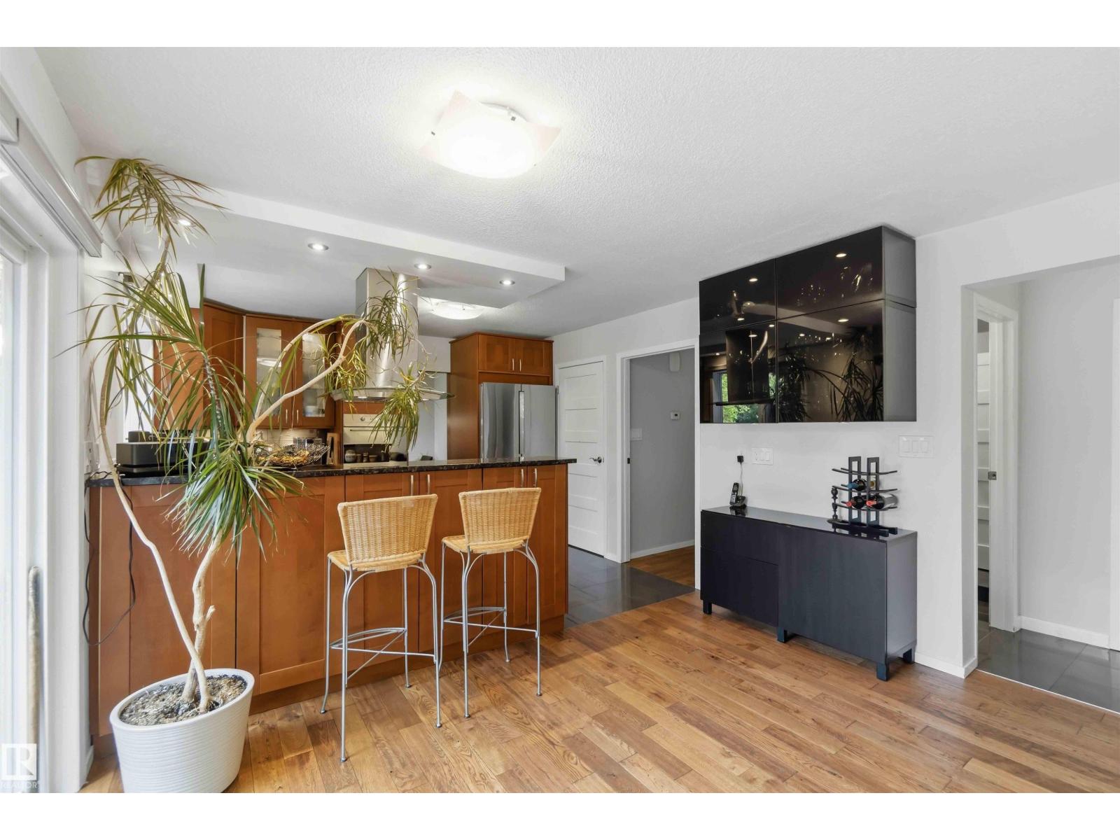 1832 104A ST NW - 20
