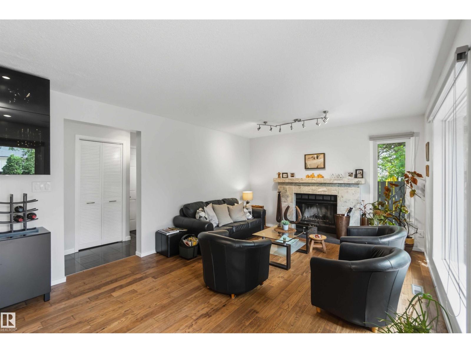 1832 104A ST NW - 21
