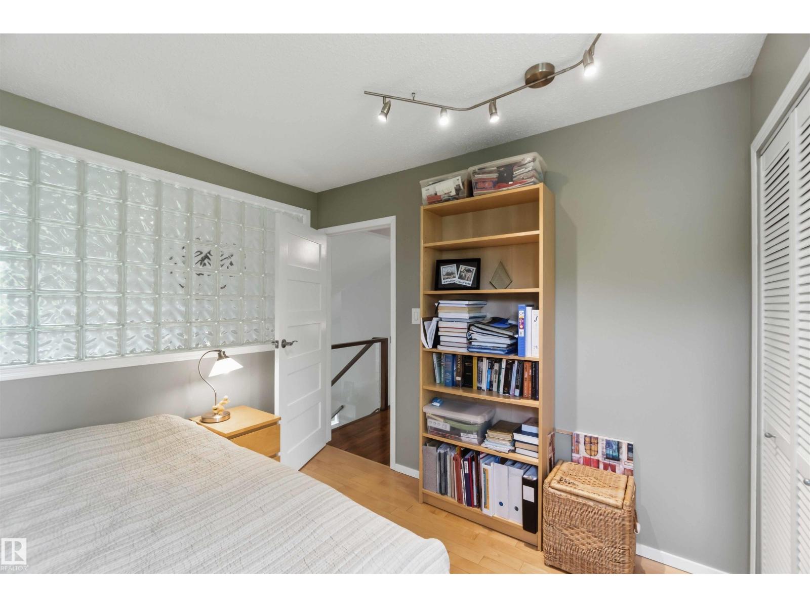 1832 104A ST NW - 27