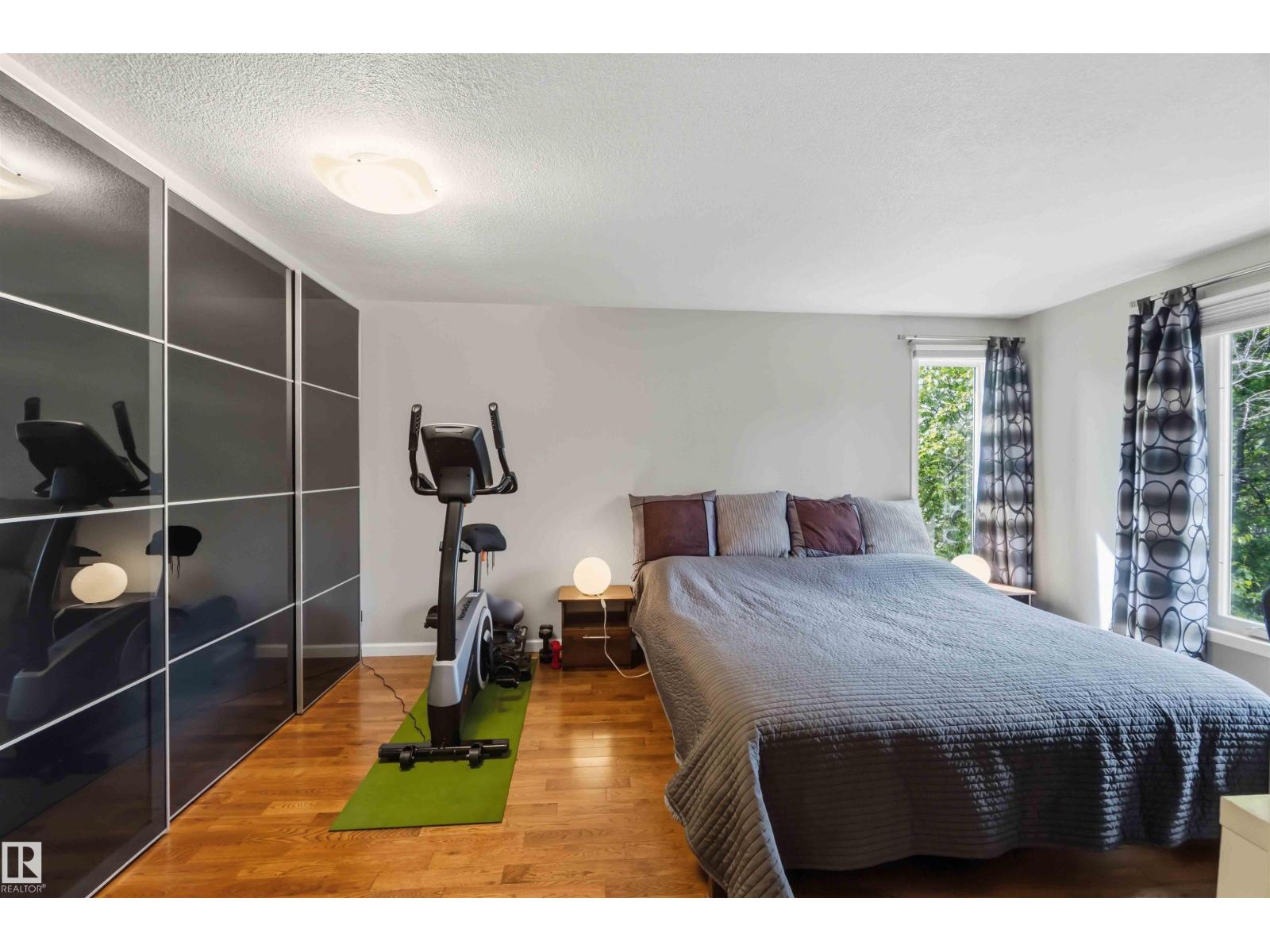 1832 104A ST NW - 31