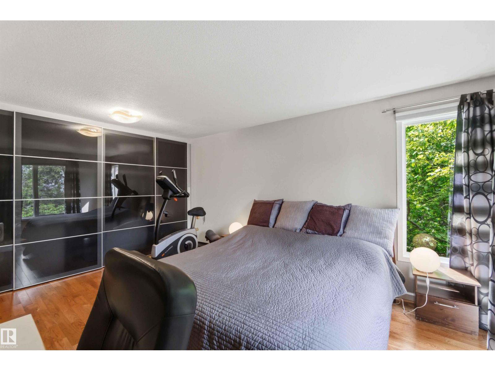 1832 104A ST NW - 33