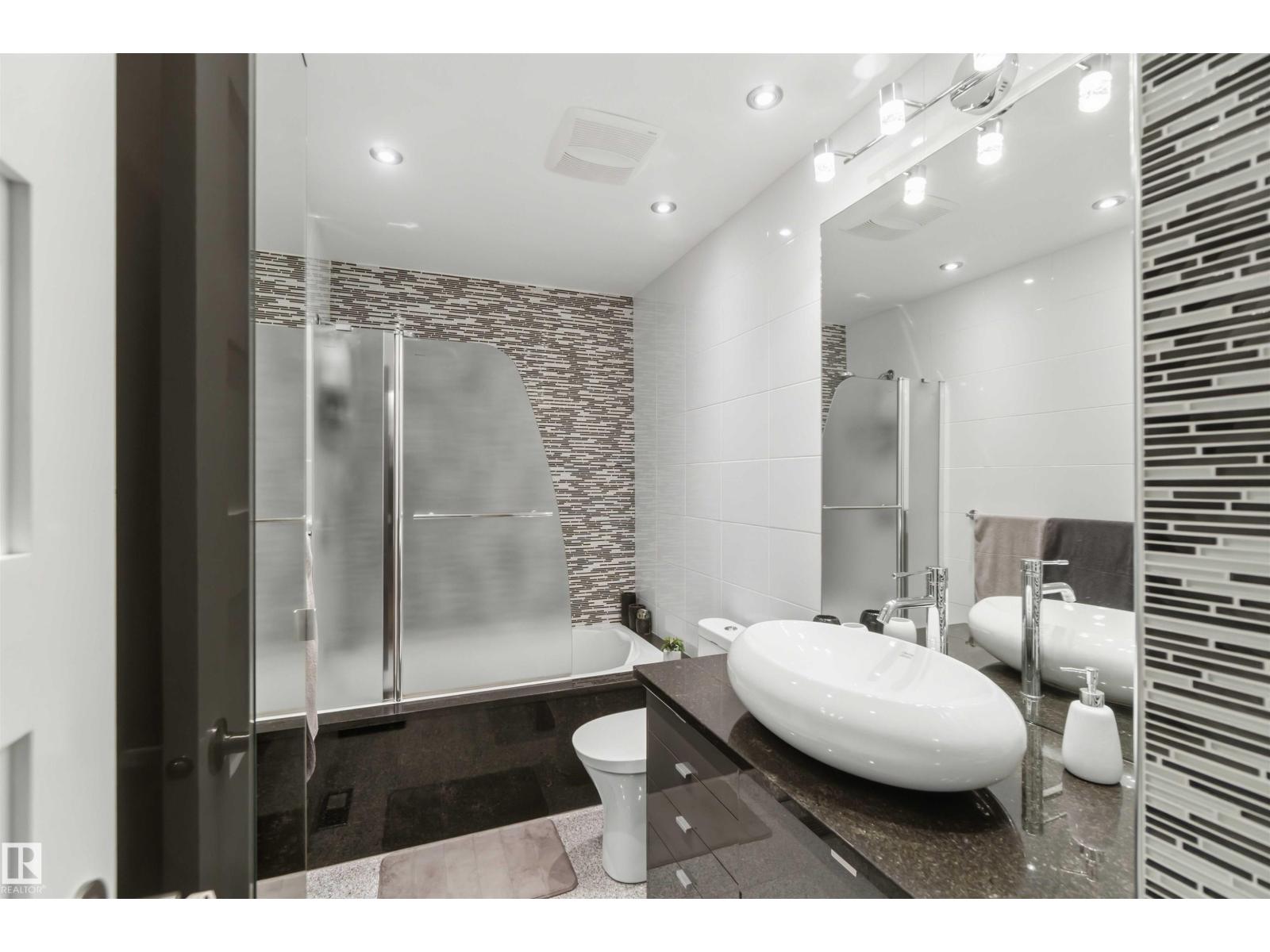 1832 104A ST NW - 34