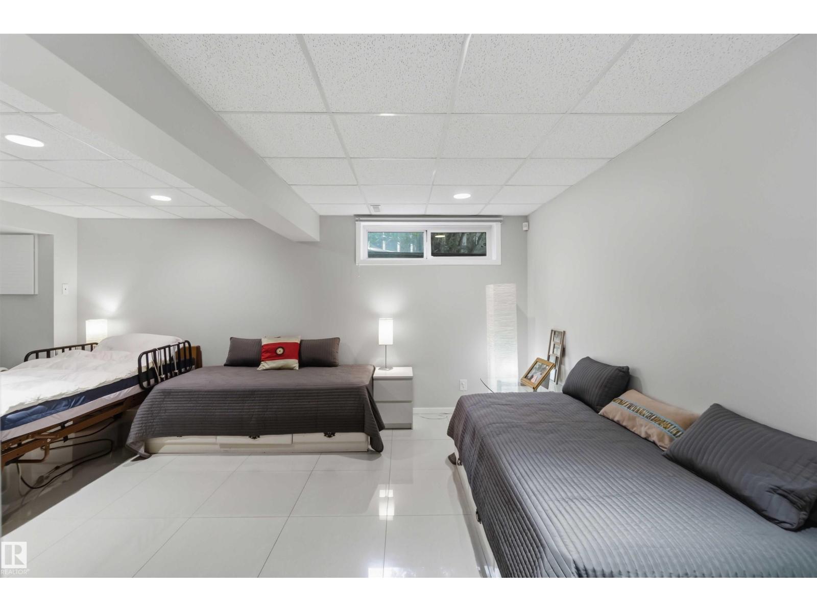 1832 104A ST NW - 35