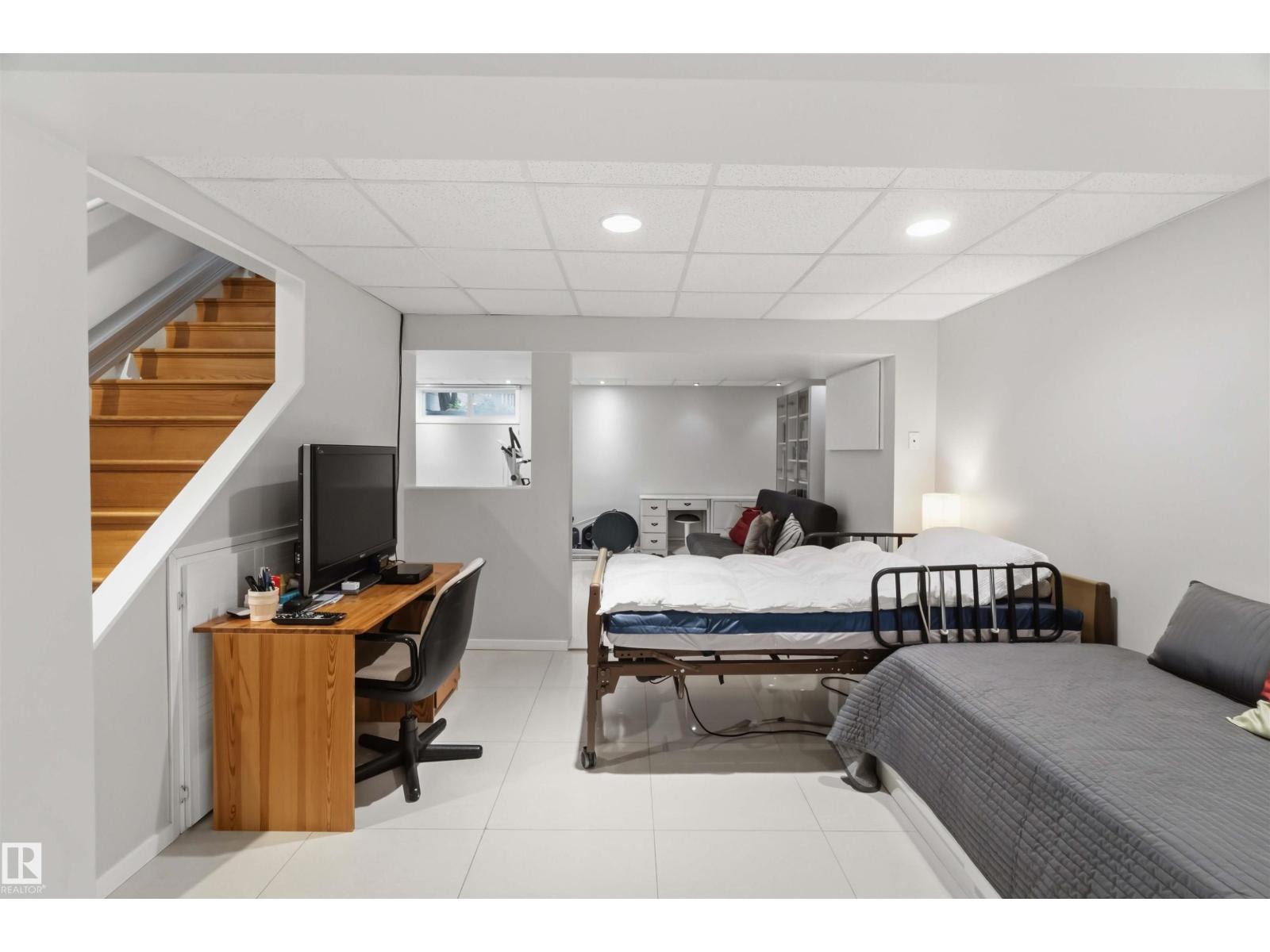 1832 104A ST NW - 36