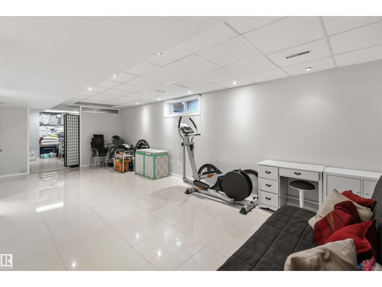 1832 104A ST NW - 37