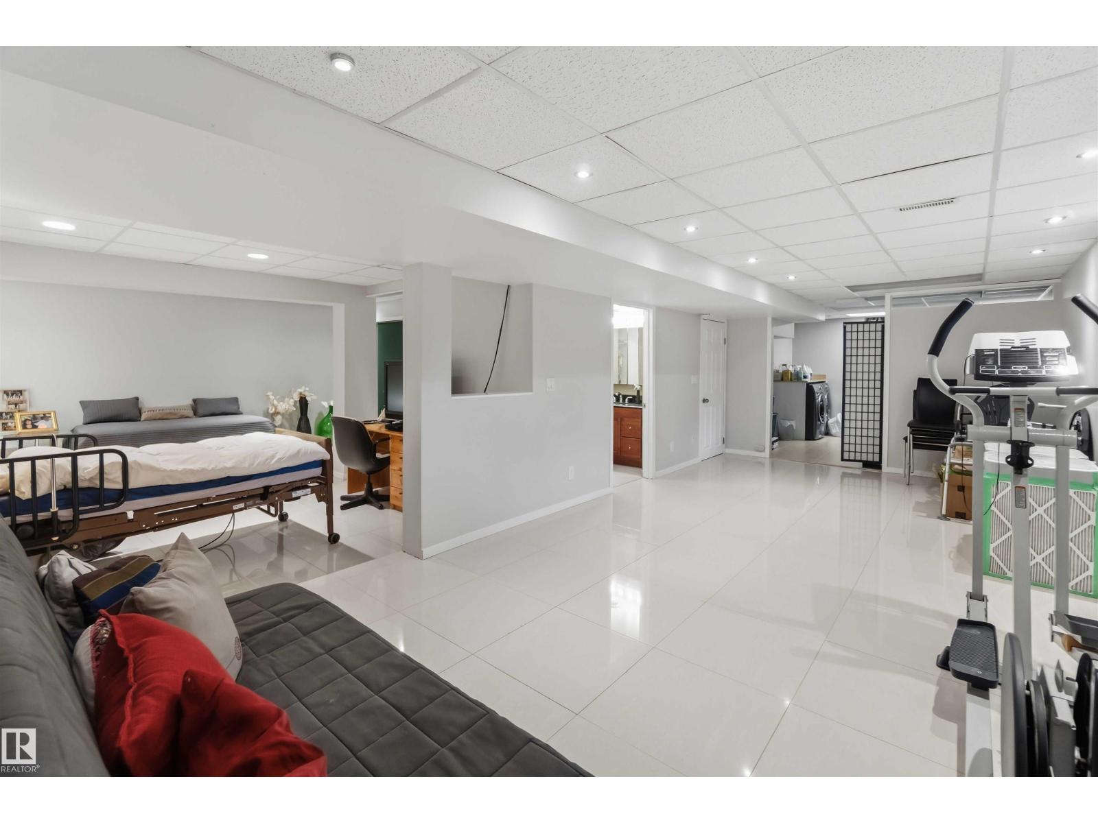 1832 104A ST NW - 38