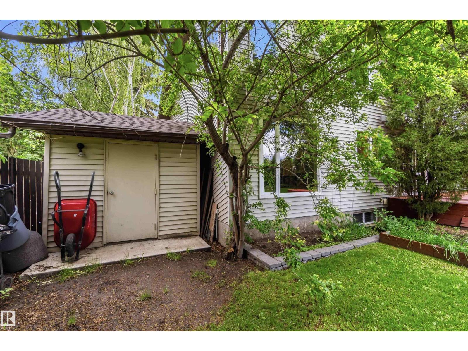 1832 104A ST NW - 48
