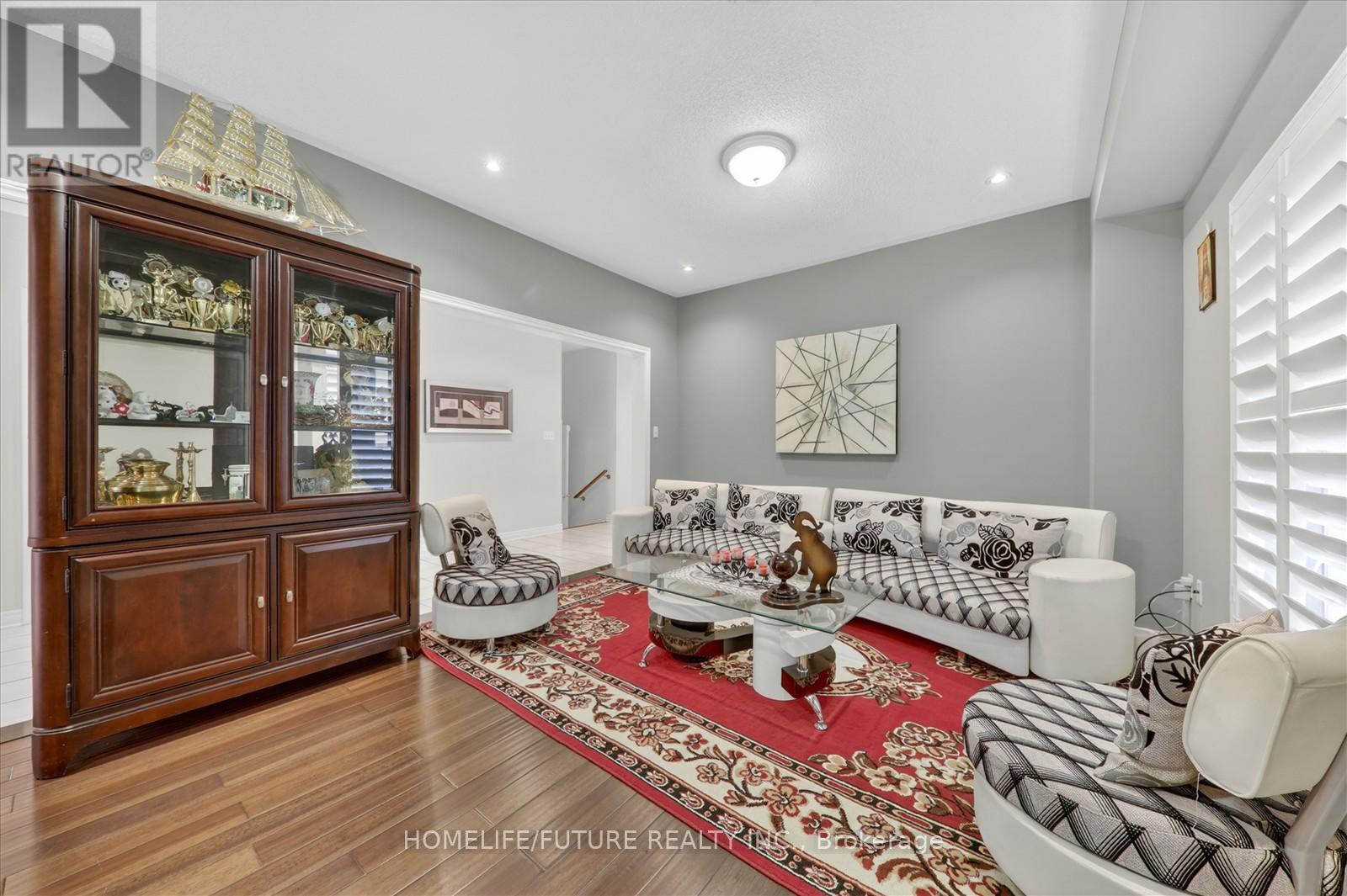 18 ANN LOUISE CRESCENT - 10