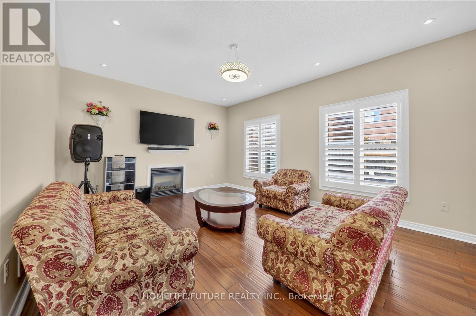 18 ANN LOUISE CRESCENT - 13