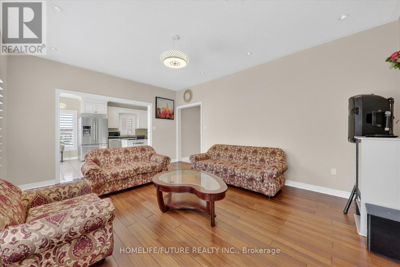 18 ANN LOUISE CRESCENT - 15