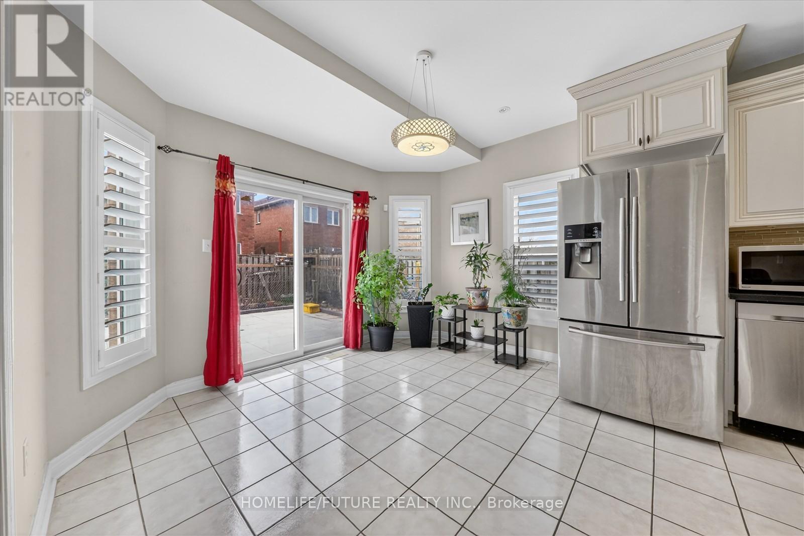 18 ANN LOUISE CRESCENT - 16