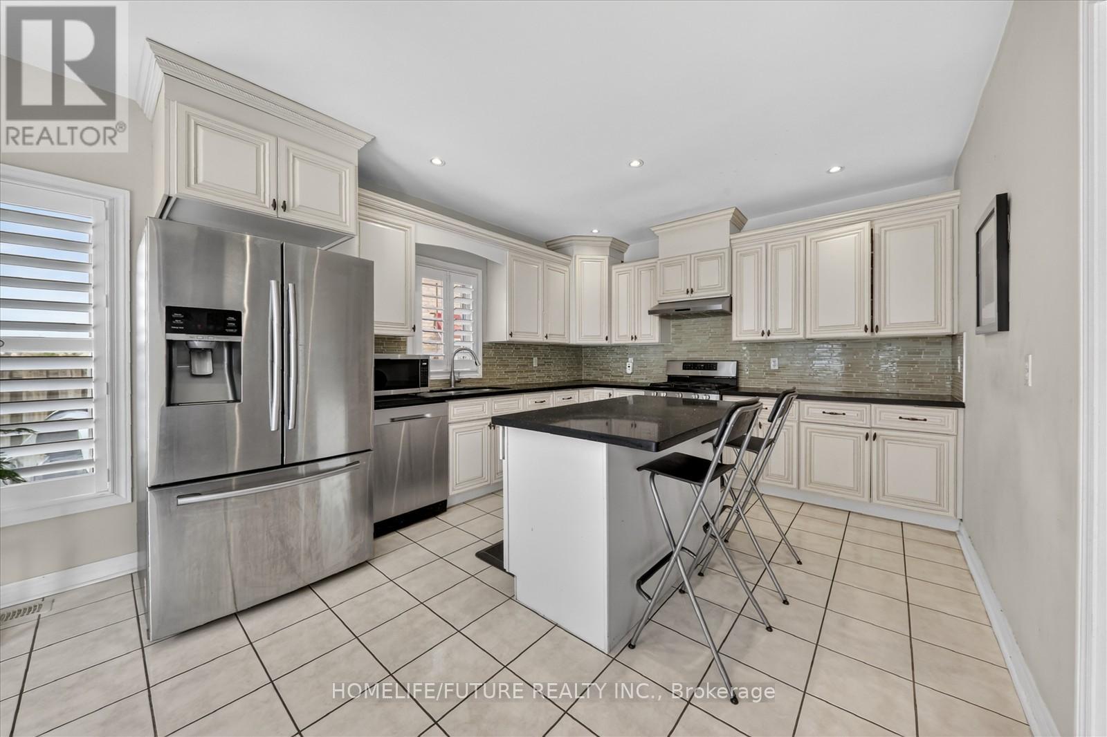 18 ANN LOUISE CRESCENT - 17