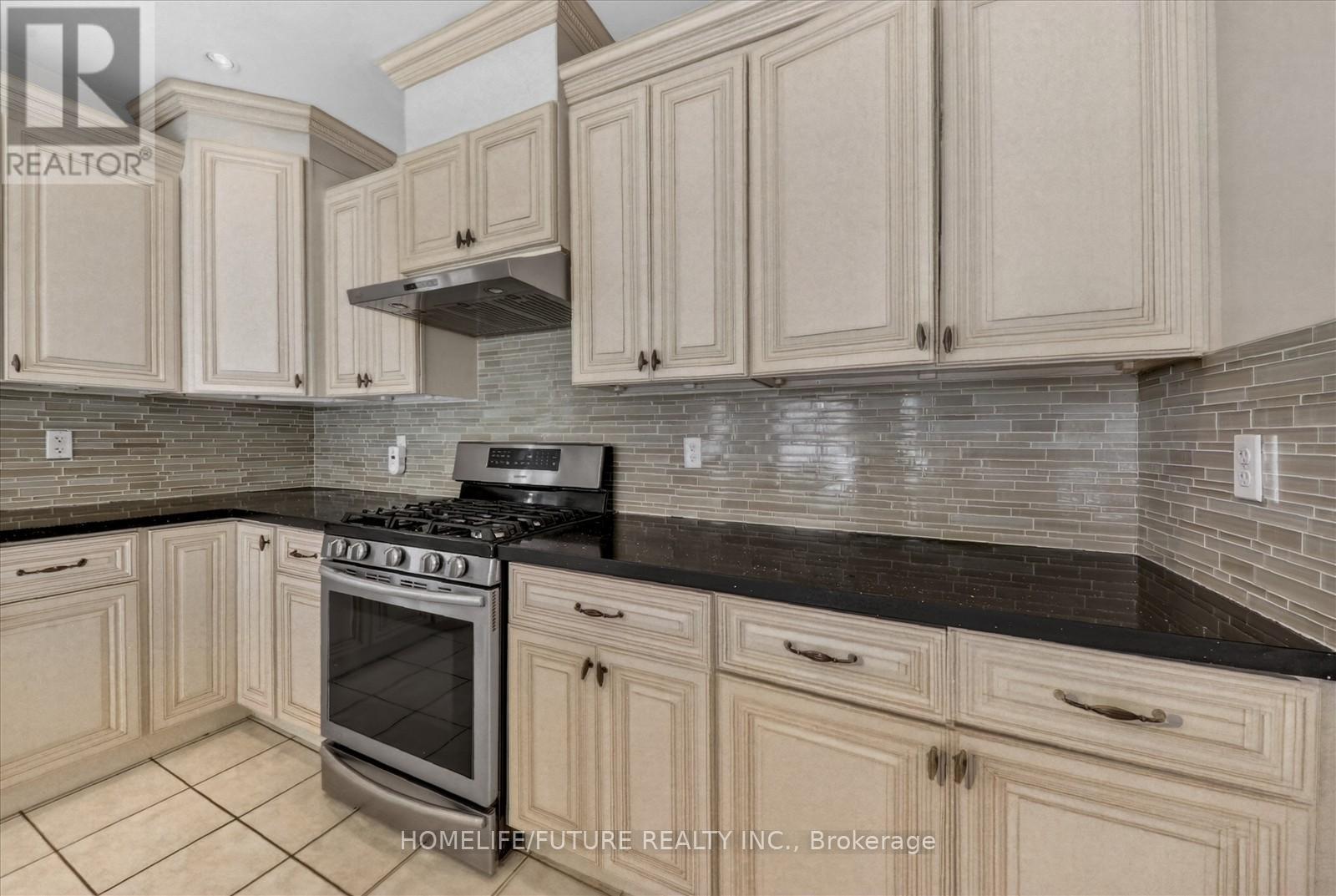 18 ANN LOUISE CRESCENT - 18