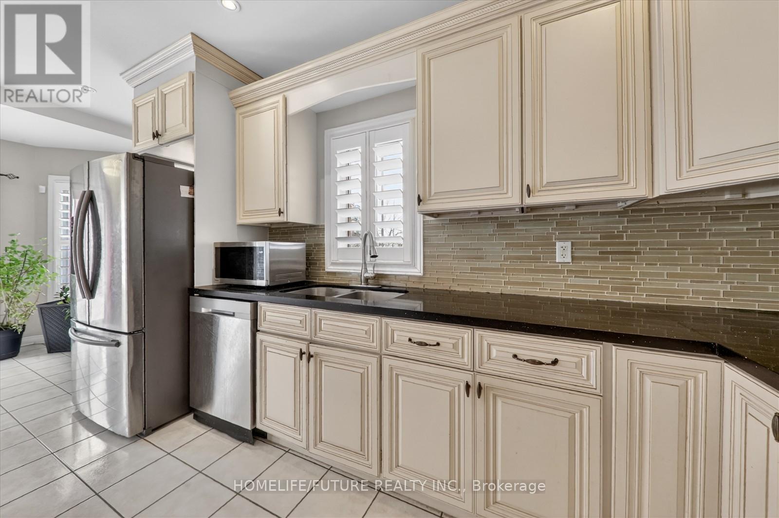 18 ANN LOUISE CRESCENT - 19