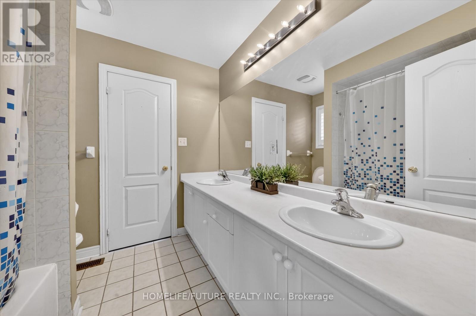 18 ANN LOUISE CRESCENT - 24