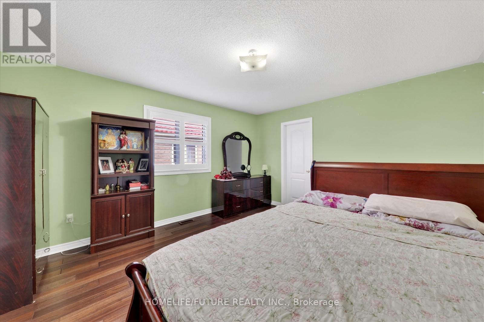 18 ANN LOUISE CRESCENT - 26
