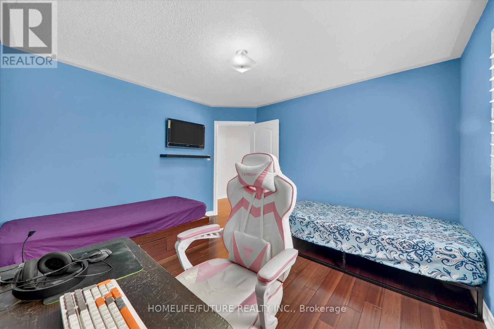 18 ANN LOUISE CRESCENT - 28