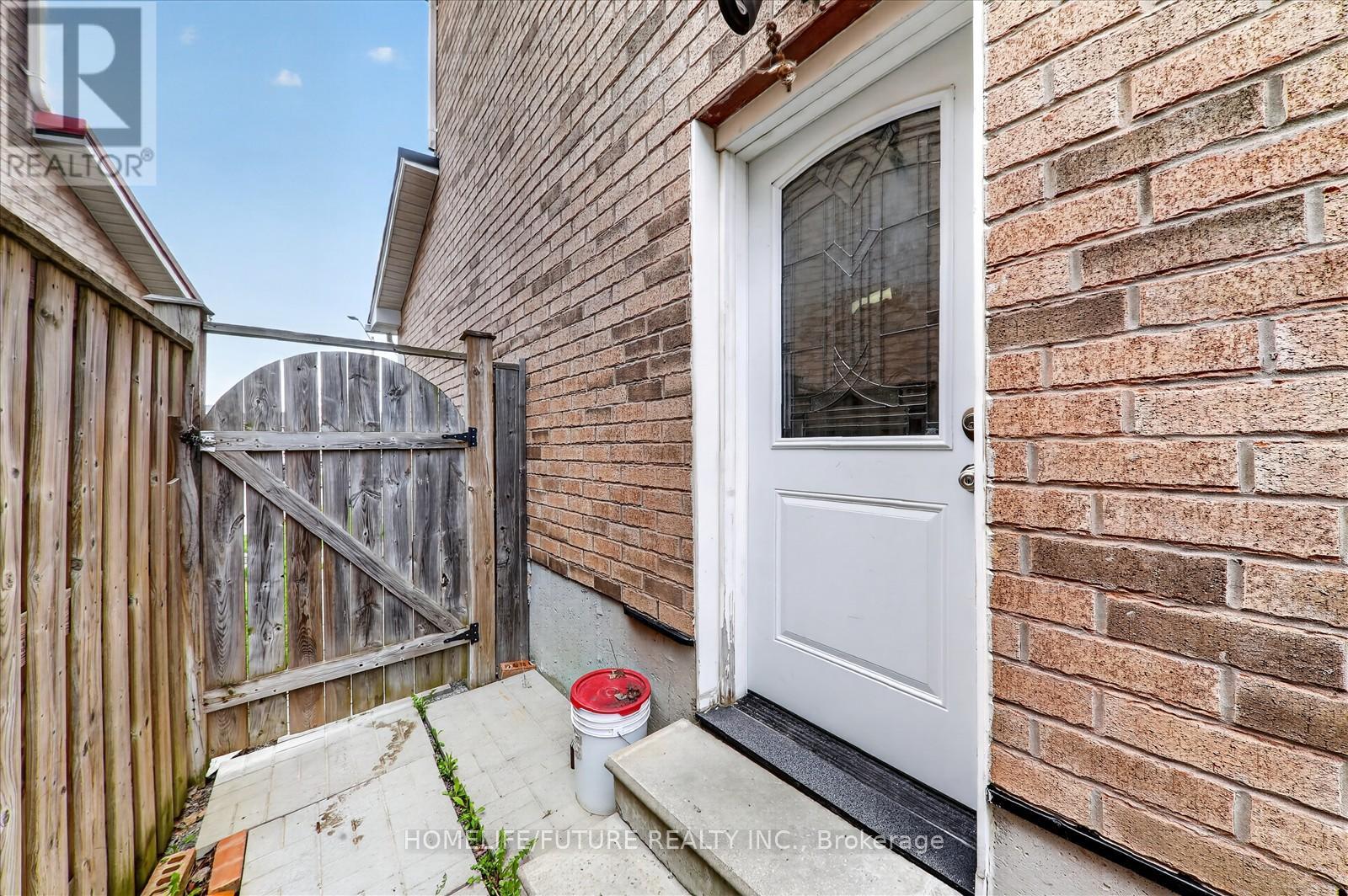 18 ANN LOUISE CRESCENT - 43