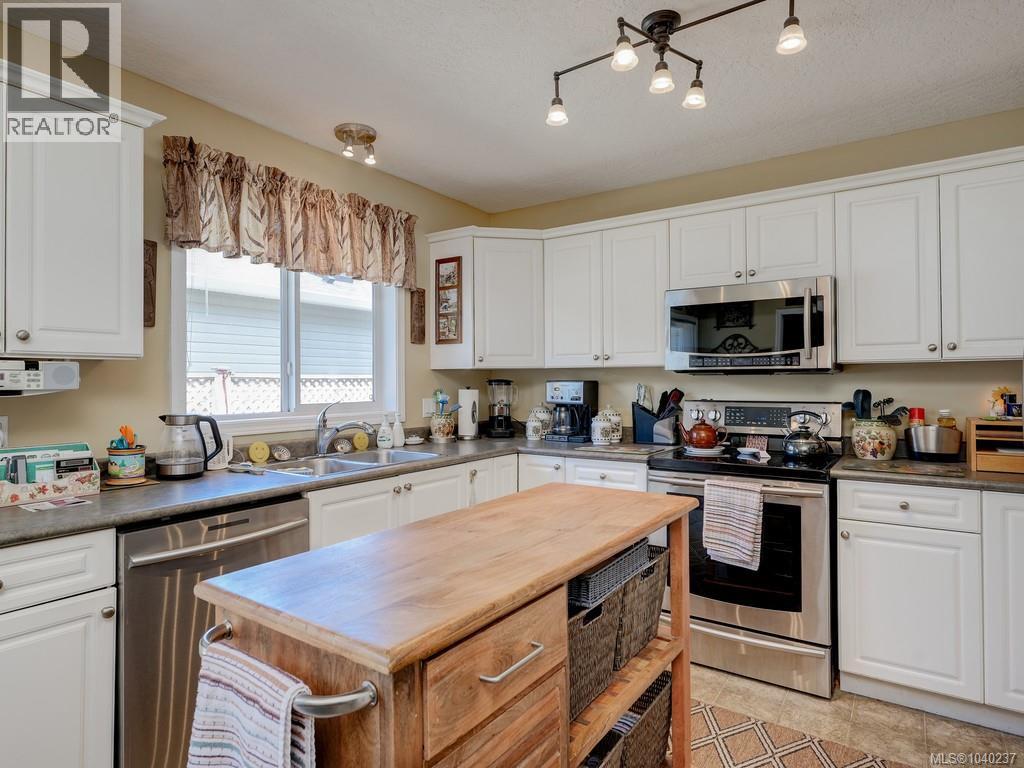 100 7570 Tetayut Road, Central Saanich