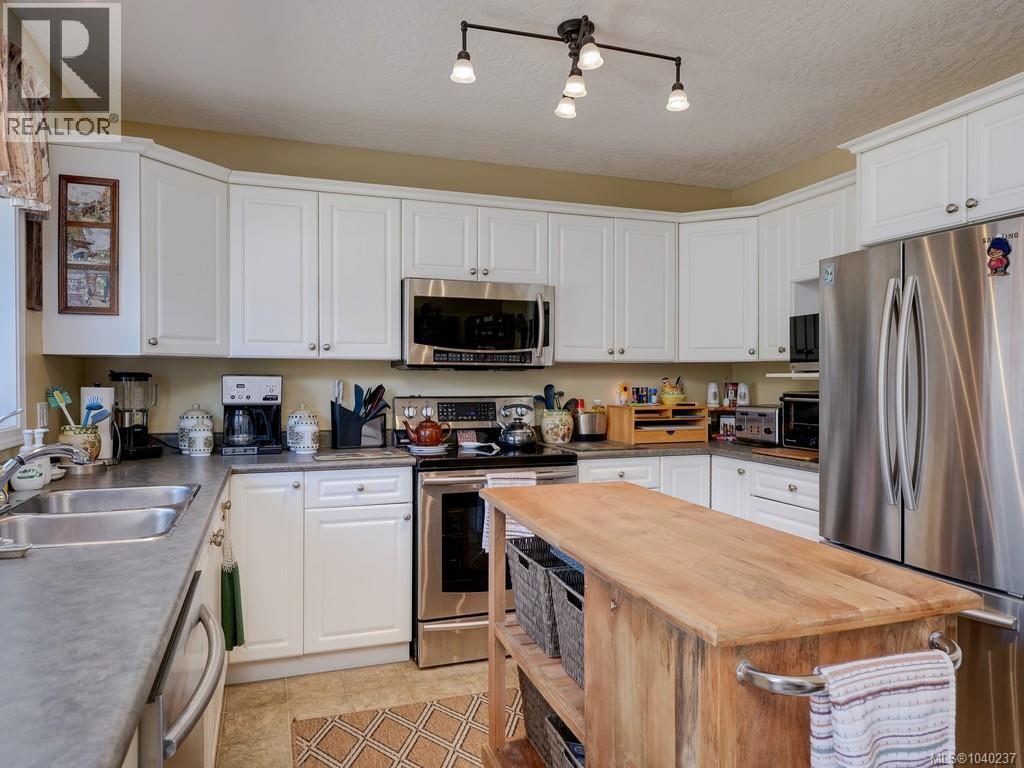 100 7570 Tetayut Road, Central Saanich