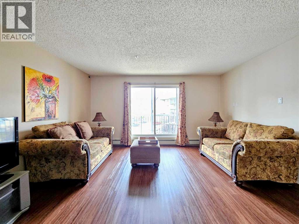 320, 100 Richard Street - photo 2