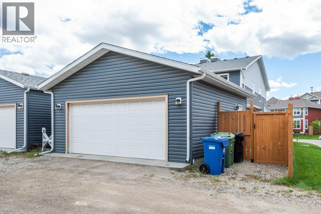 Double Garage with 10"CEILINGS