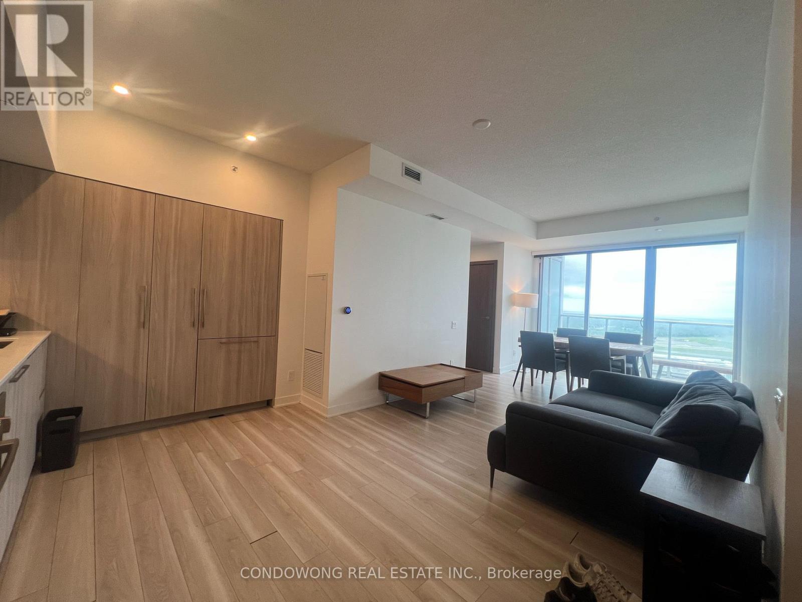 Super Bright & Spacious