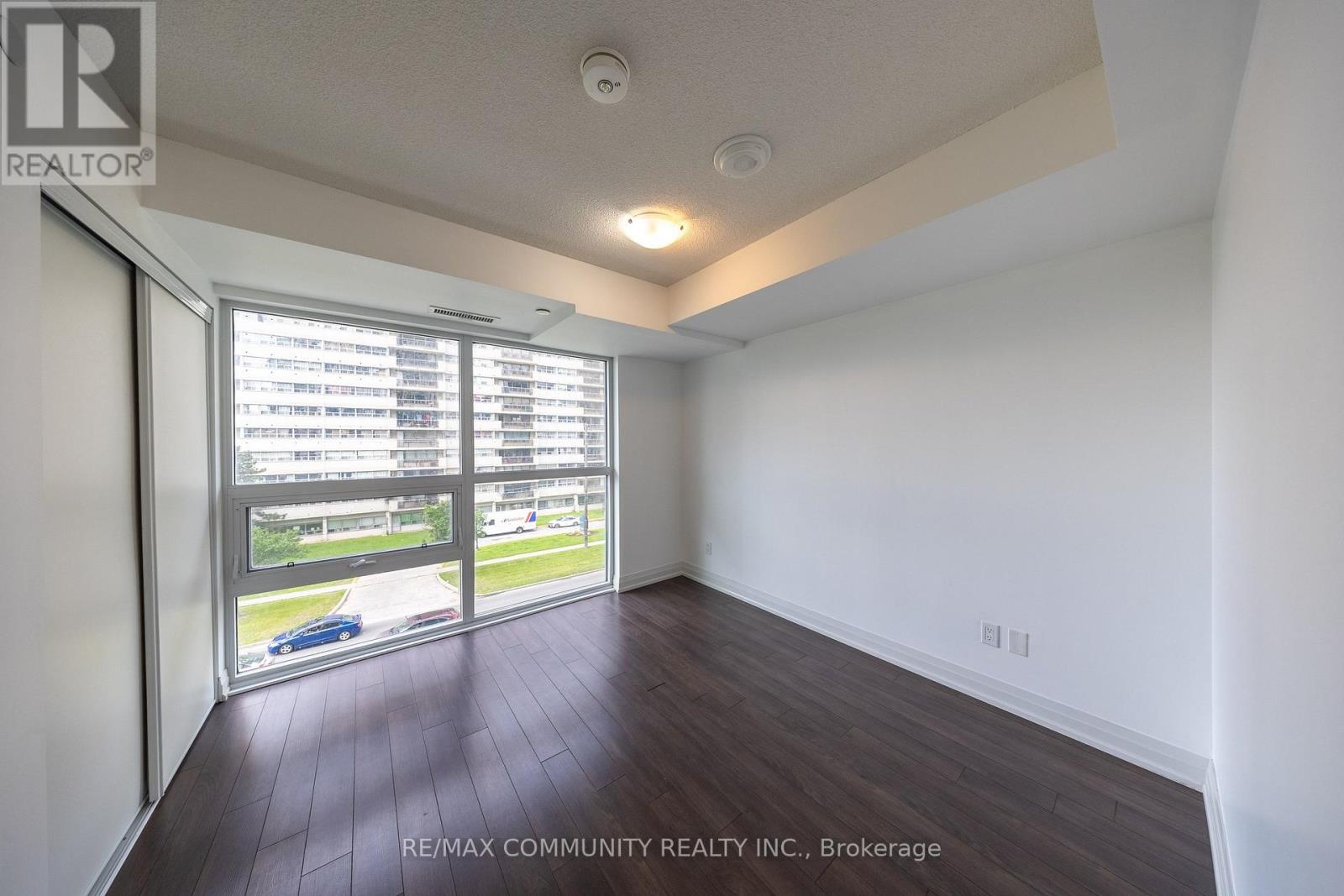 #429 20 MEADOWGLEN PLACE - Image 12