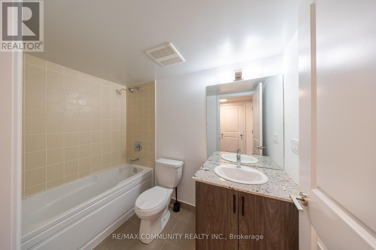 #429 20 MEADOWGLEN PLACE - 14