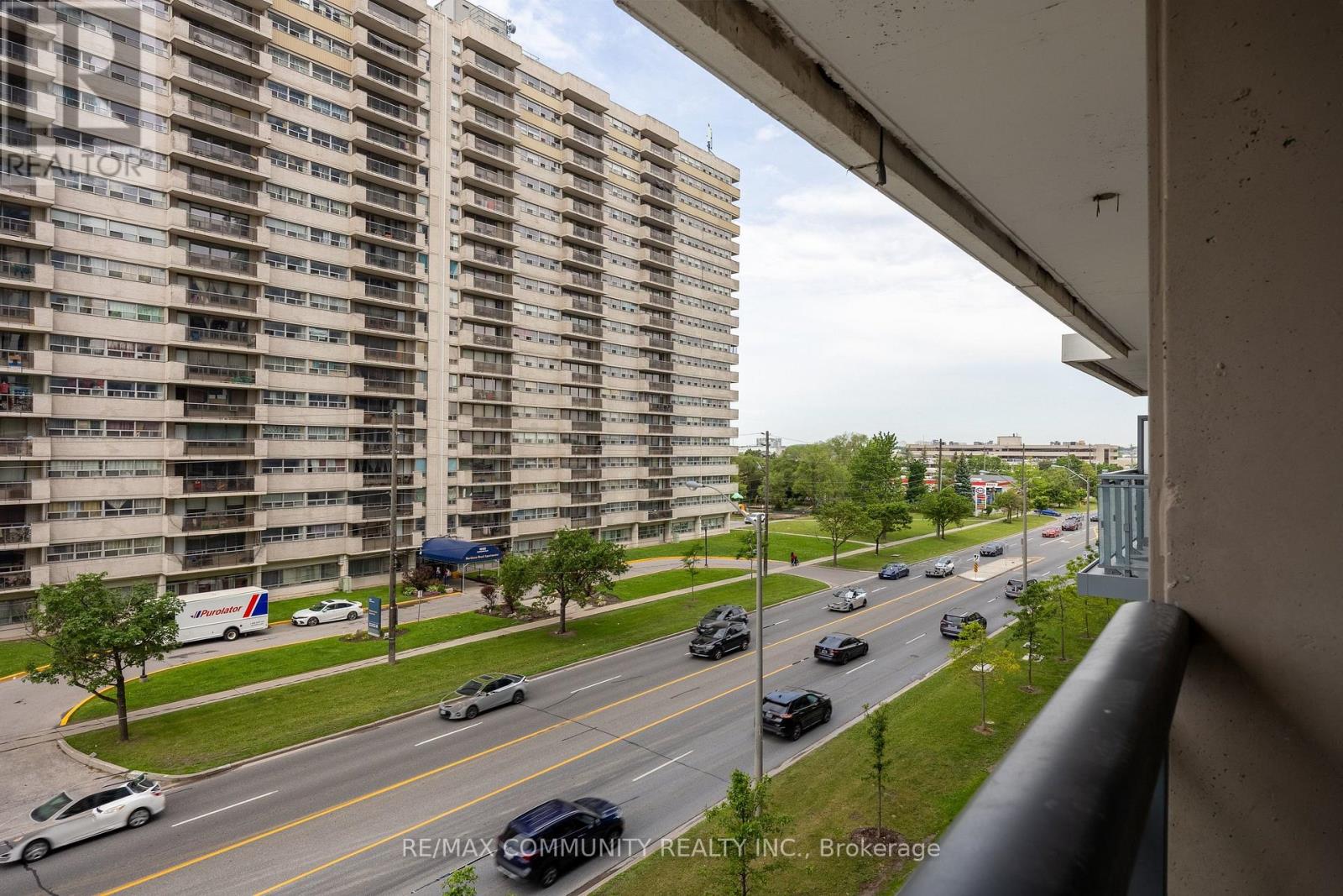 #429 20 MEADOWGLEN PLACE - Image 18