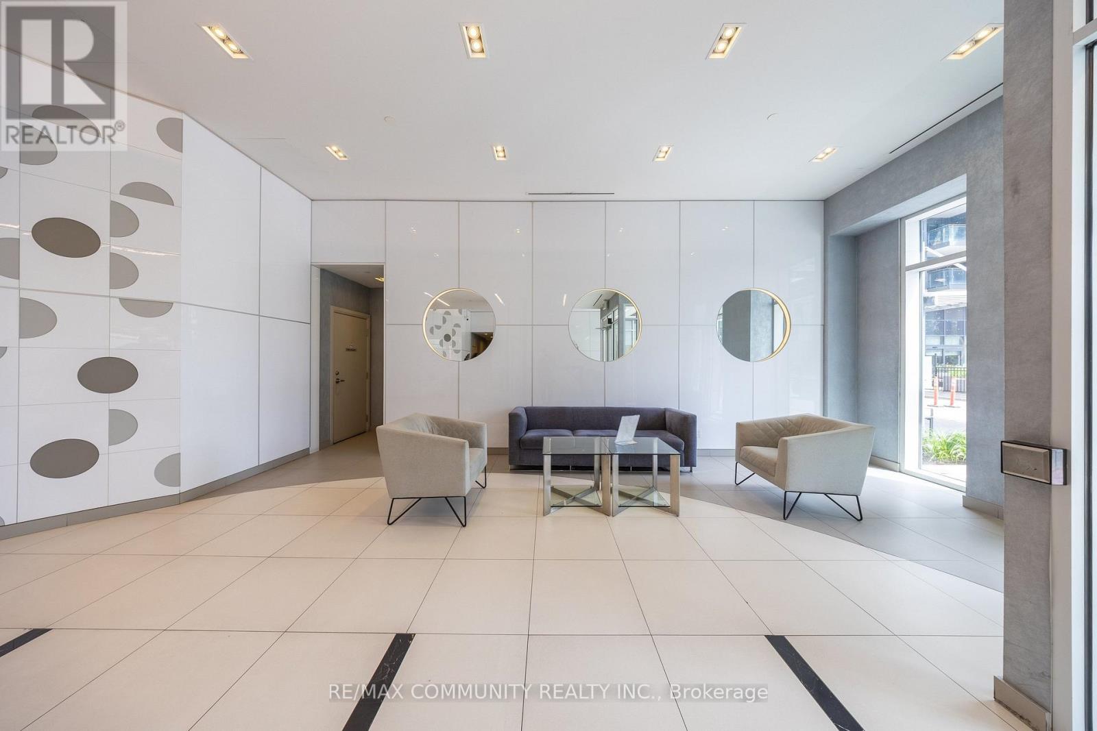 #429 20 MEADOWGLEN PLACE - Image 19