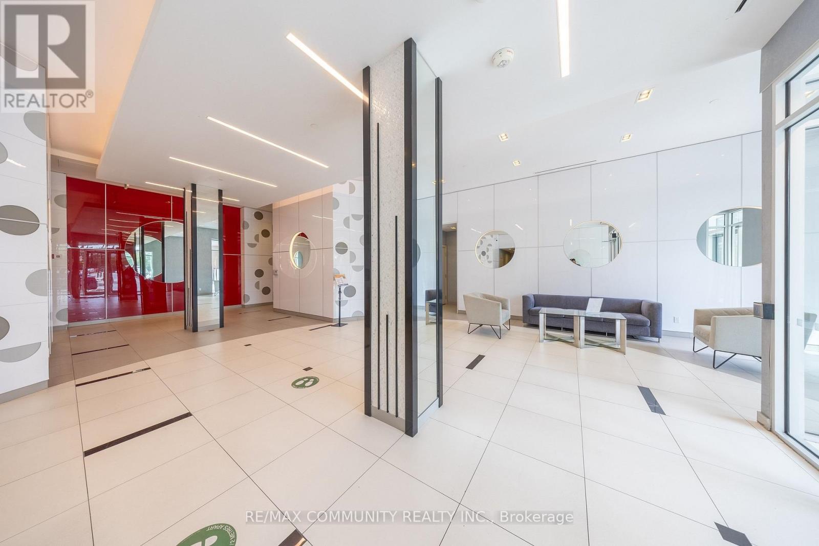 #429 20 MEADOWGLEN PLACE - 20