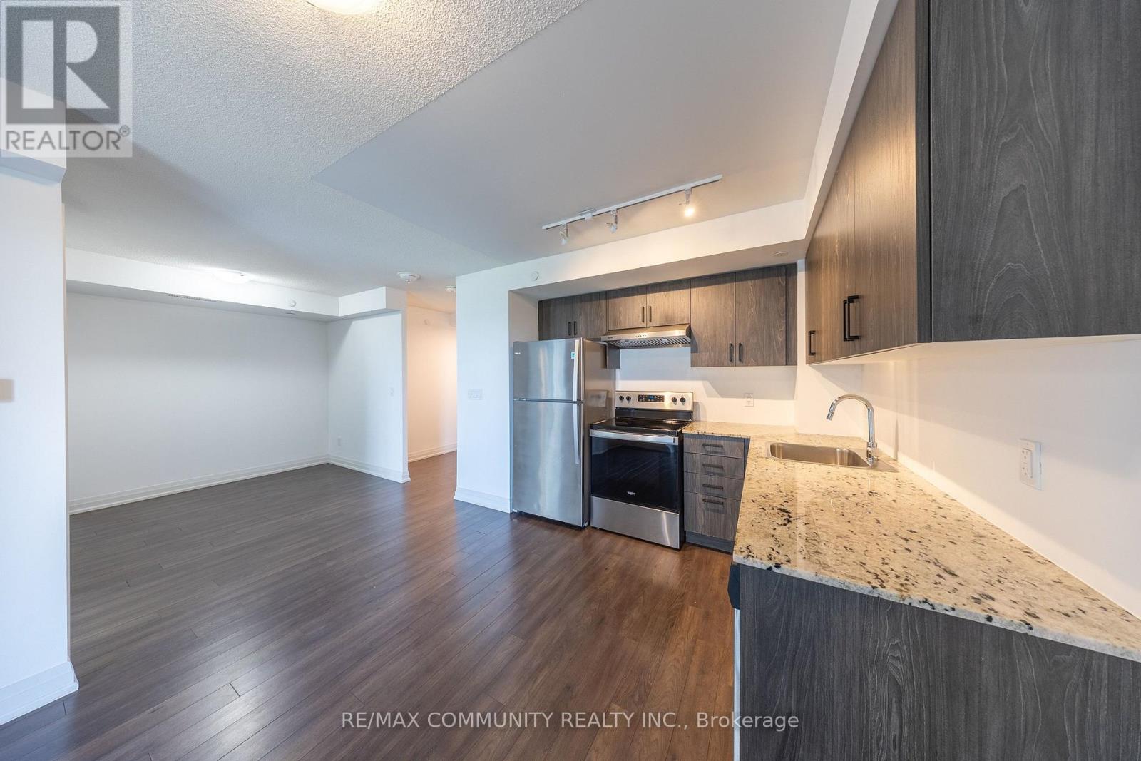 #429 20 MEADOWGLEN PLACE - Image 21