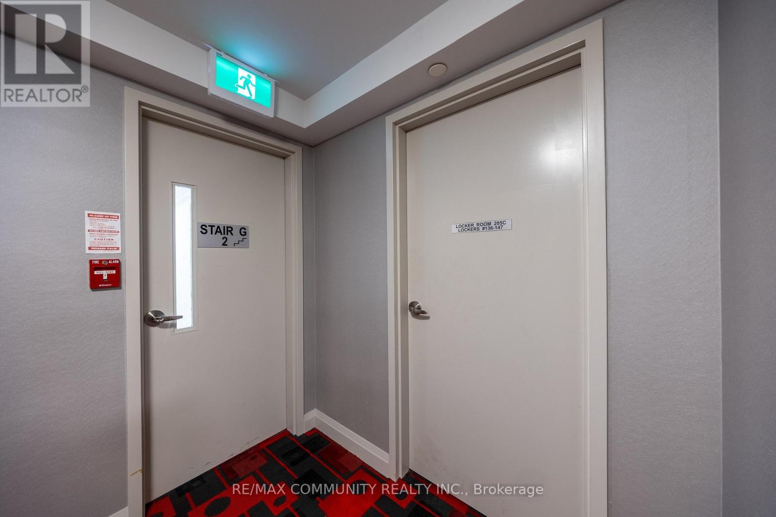 #429 20 MEADOWGLEN PLACE - Image 23