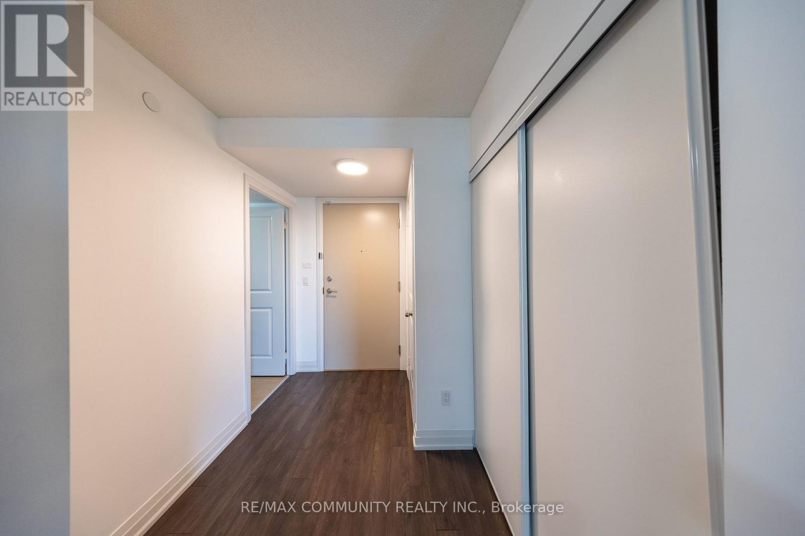 #429 20 MEADOWGLEN PLACE - 3