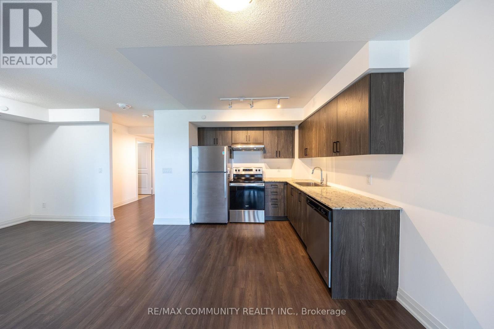 #429 20 MEADOWGLEN PLACE - 9
