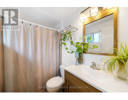 23 Chaucer Crescent, Barrie, ON L4N4T8 Photo 16