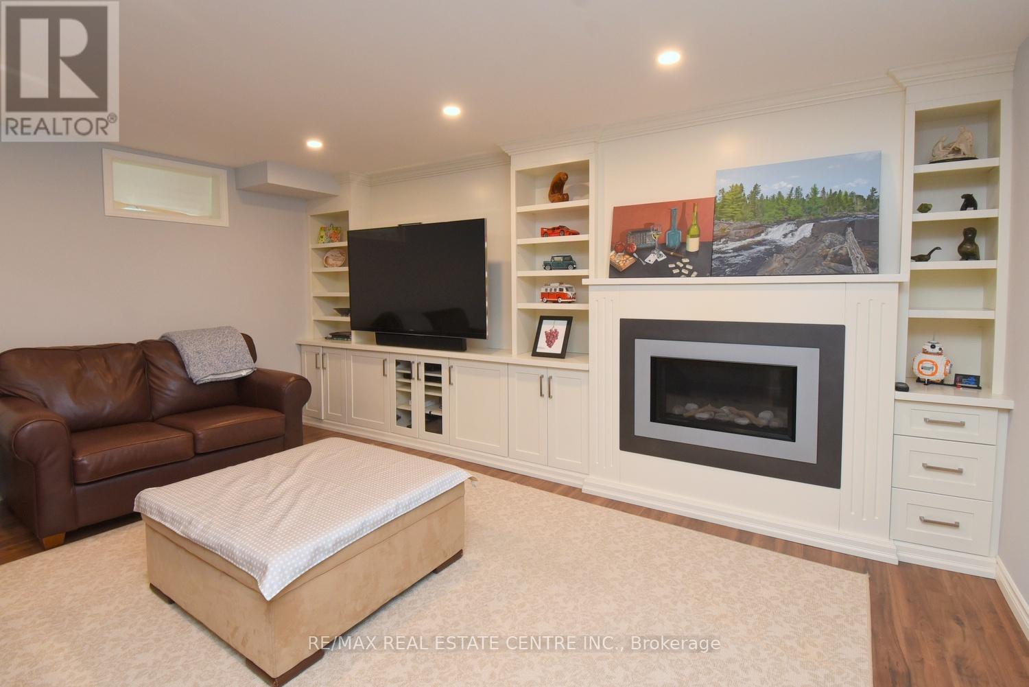 227 VALRIDGE DRIVE - 34