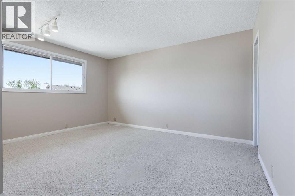 471 Berkley Crescent NW — photo 19