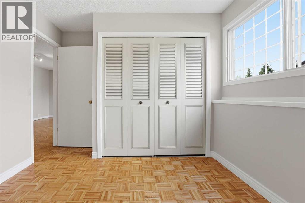 471 Berkley Crescent NW — photo 32