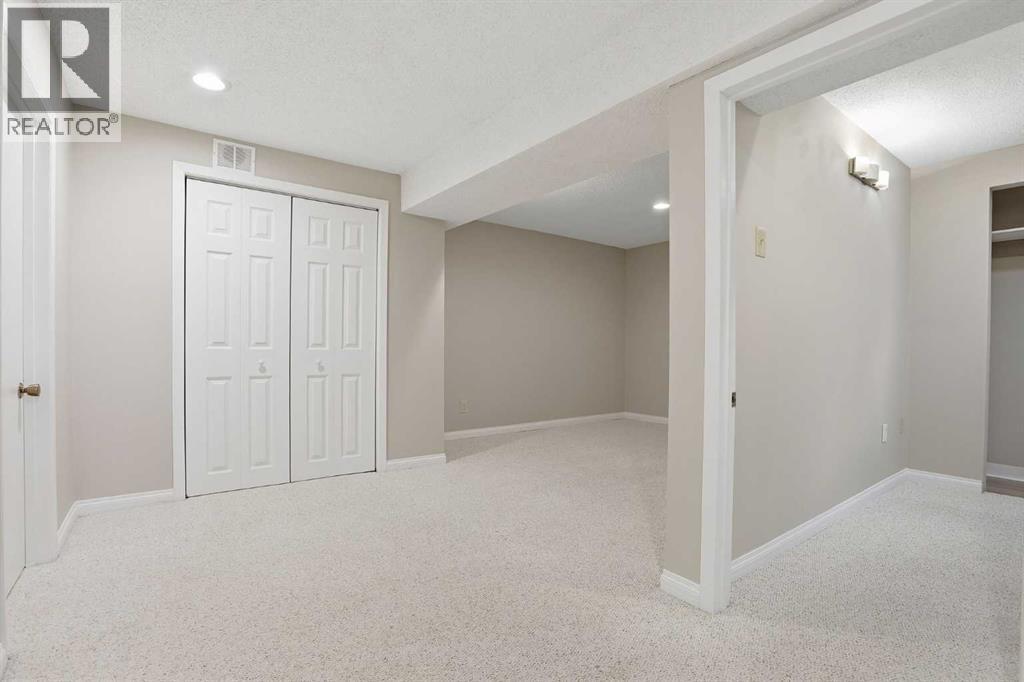 471 Berkley Crescent NW — photo 39