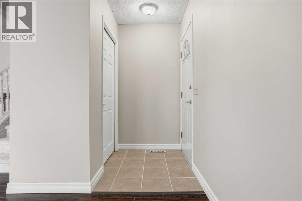 471 Berkley Crescent NW - photo 4