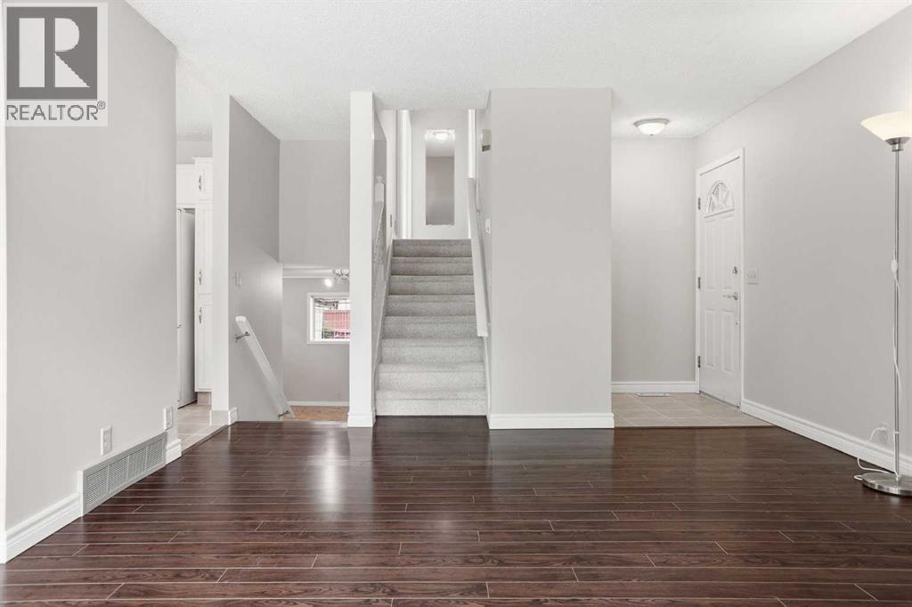 471 Berkley Crescent NW — photo 6