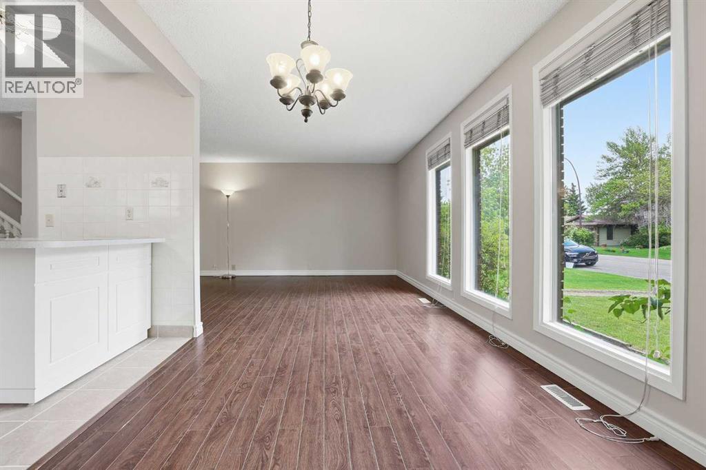 471 Berkley Crescent NW — photo 9