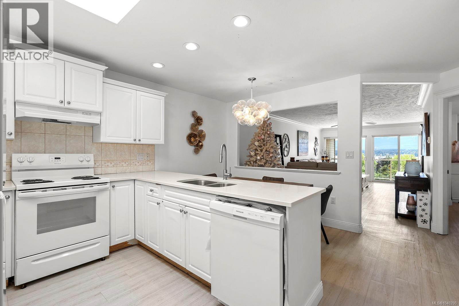 304 1860 Comox Ave, Comox